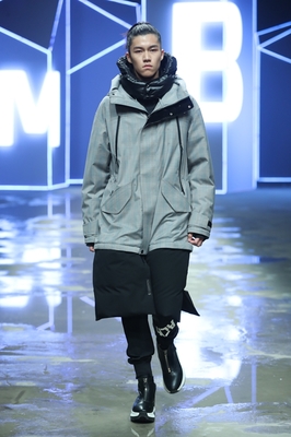 用年輕的態(tài)度解鎖羽絨新時尚 “黑貓白貓皋小春”再登中國國際時裝周